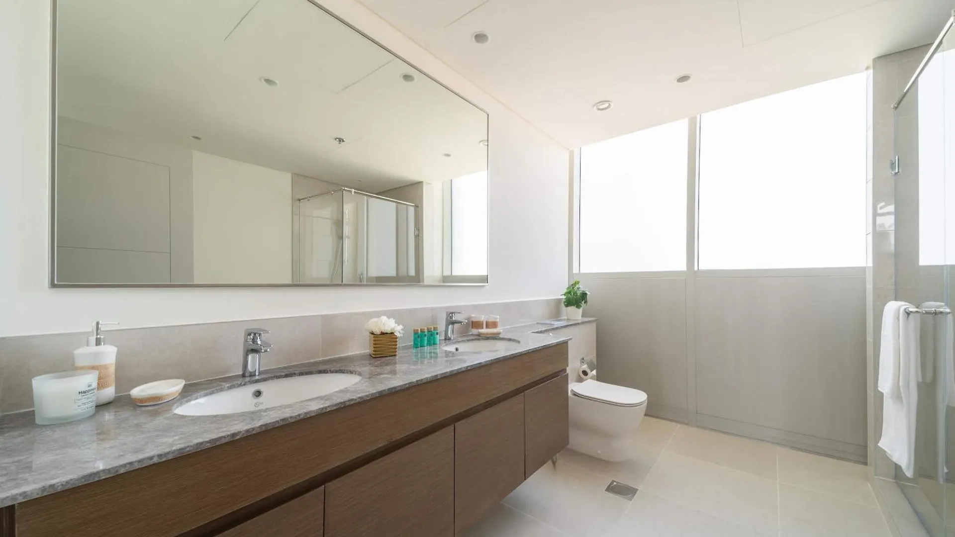Frank Porter - Forte Tower 1 Dubai Apartment